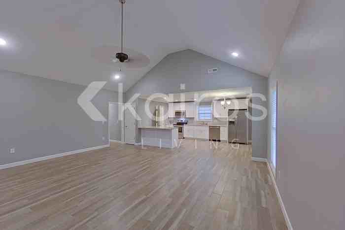 162 Eastwood Ln - Photo 4 of 22