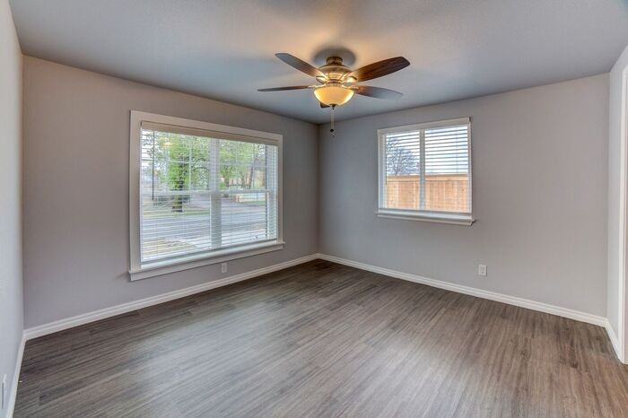 2431 E 10th St #04 - Photo 6 of 15