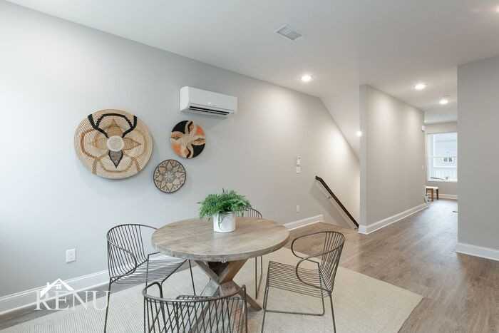 2341 E 18th St - Photo 3 of 18