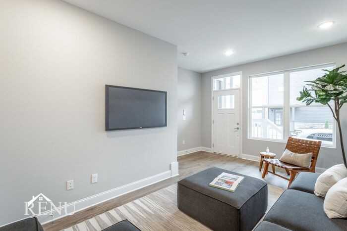 2341 E 18th St - Photo 5 of 18