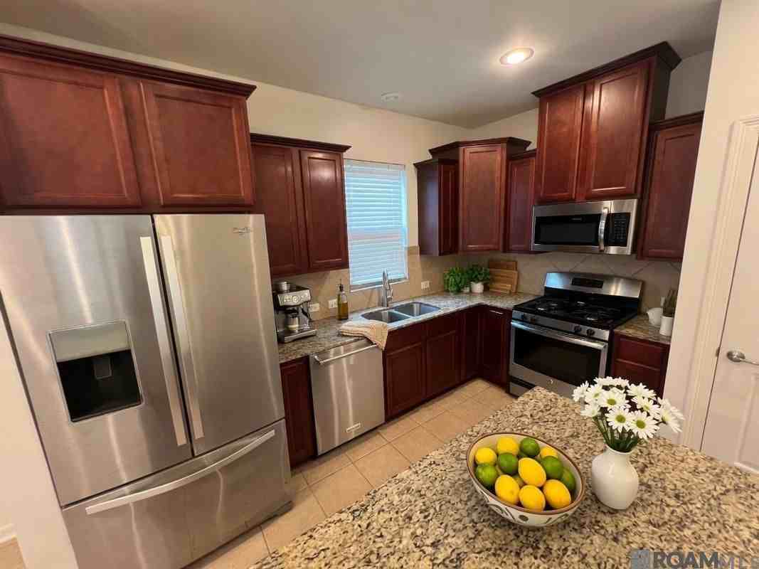 1439 Granby Dr - Photo 3 of 10