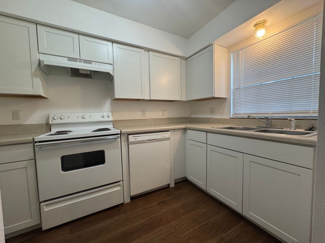 221 S Cypress Way - Photo 2 of 13