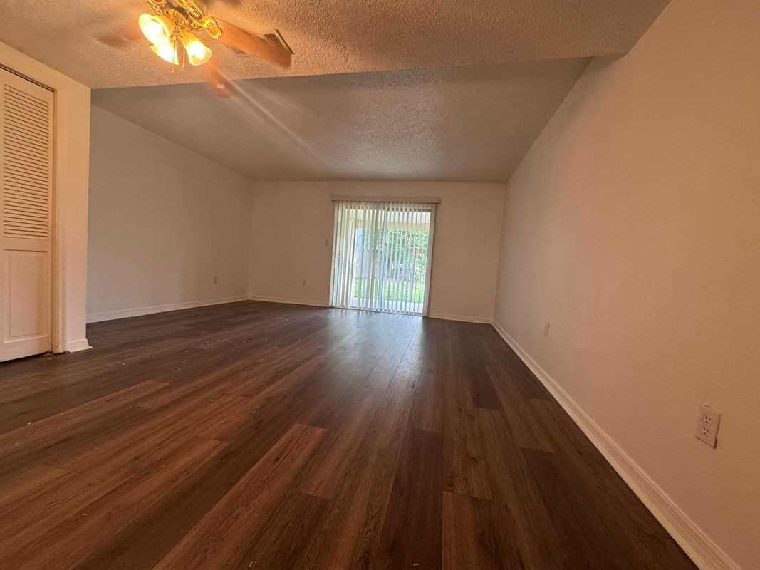 221 S Cypress Way - Photo 3 of 13