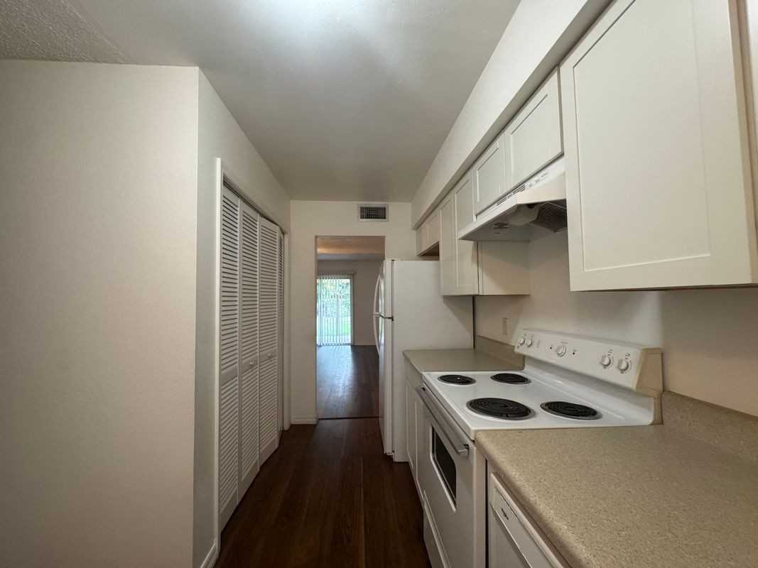 221 S Cypress Way - Photo 4 of 13
