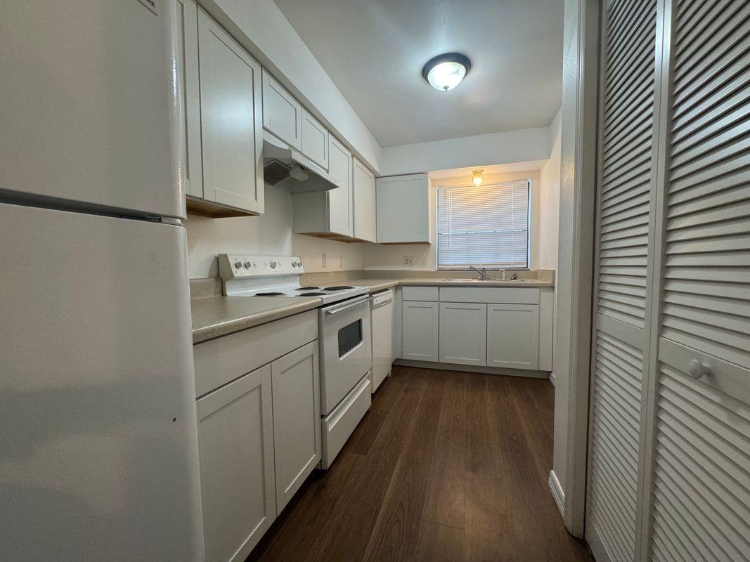 221 S Cypress Way - Photo 7 of 13