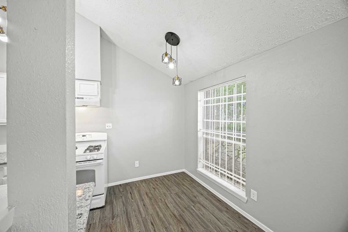 10066 Sharpton Dr - Photo 3 of 17
