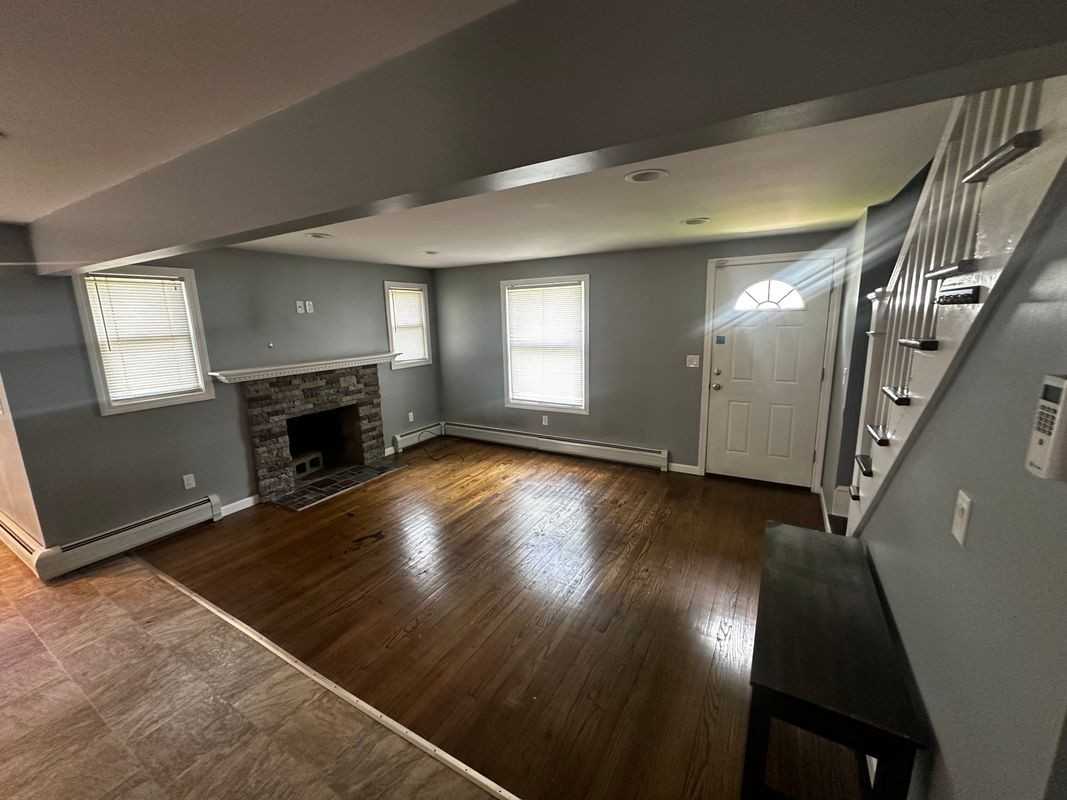 84 Ambrose St - Photo 3 of 10