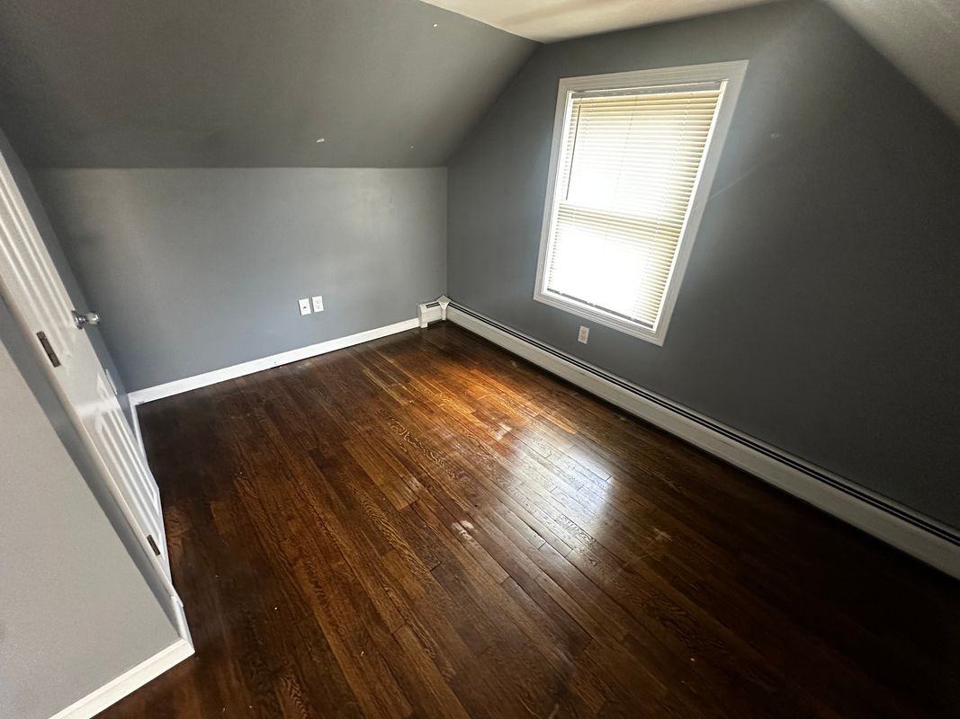 84 Ambrose St - Photo 7 of 10