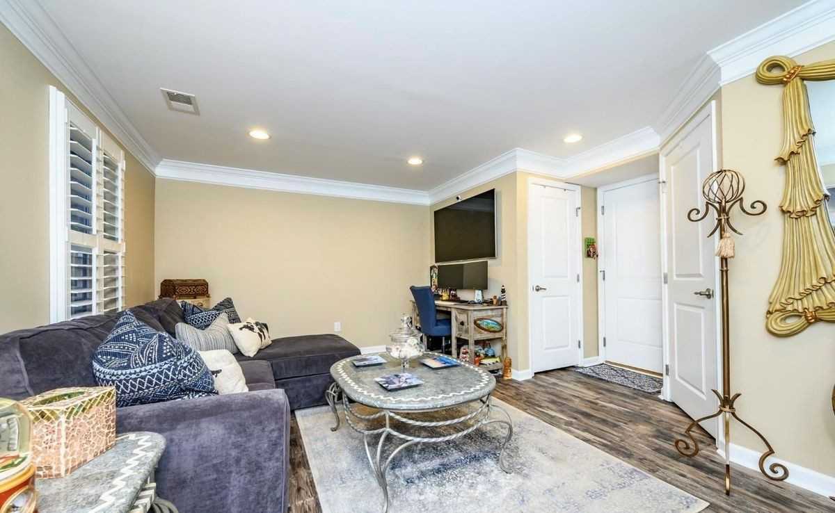 303 Bayside Ct - Photo 2 of 18