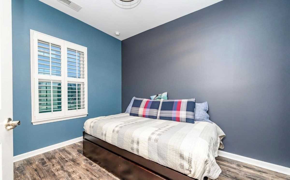 303 Bayside Ct - Photo 3 of 18