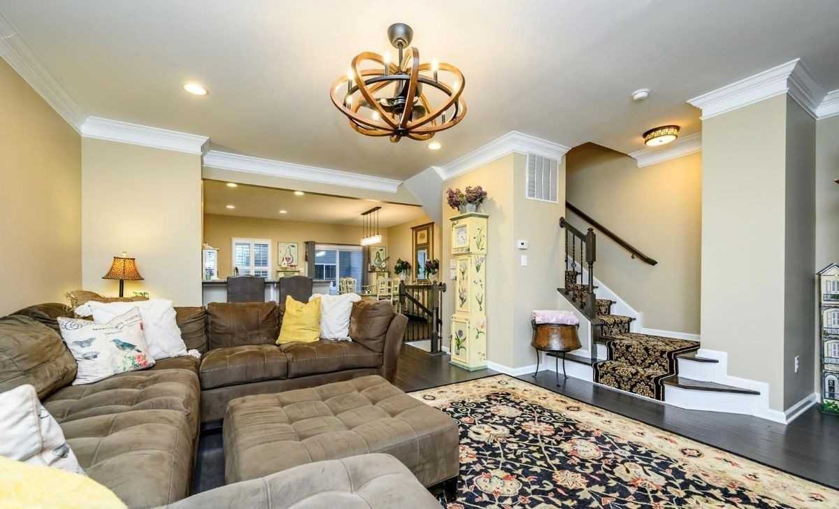 303 Bayside Ct - Photo 5 of 18