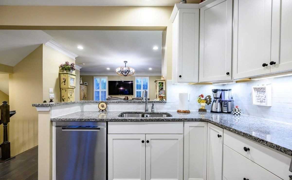 303 Bayside Ct - Photo 6 of 18