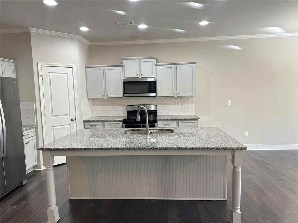 2045 Wheylon Dr - Photo 4 of 15