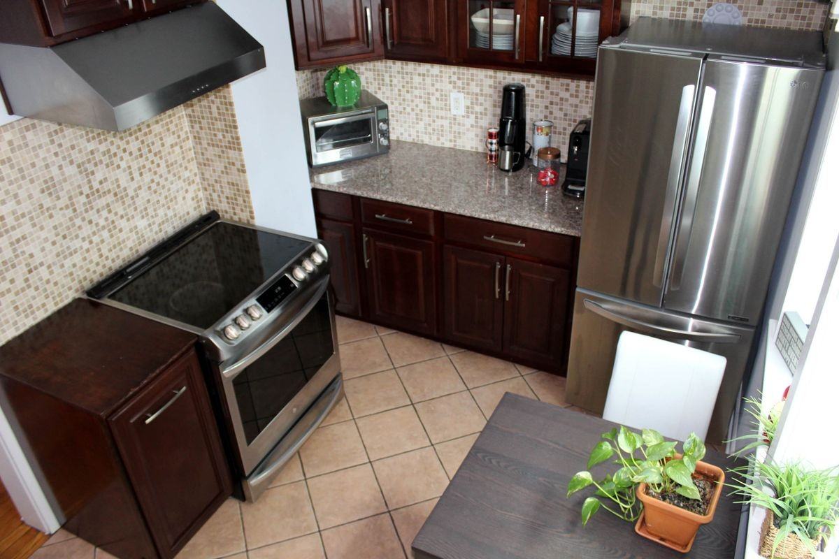 391 Semel Ave - Photo 3 of 17