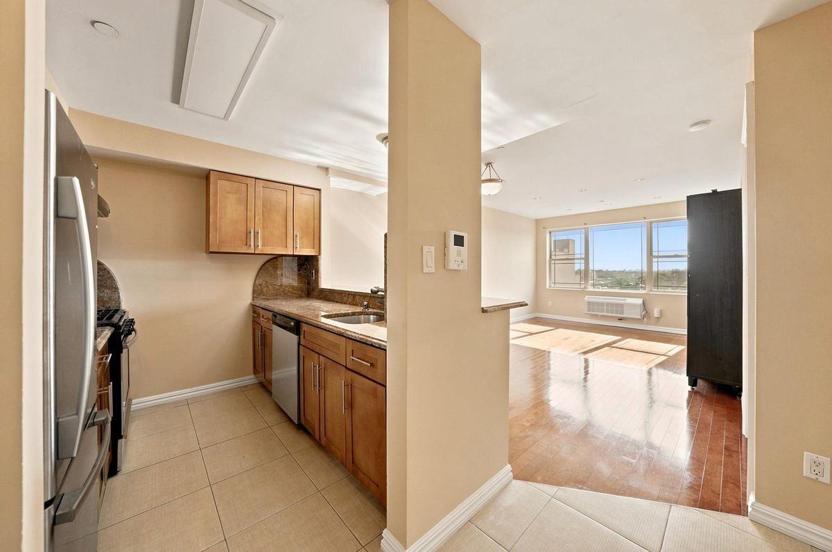 4040 75th St ##7d - Photo 2 of 25