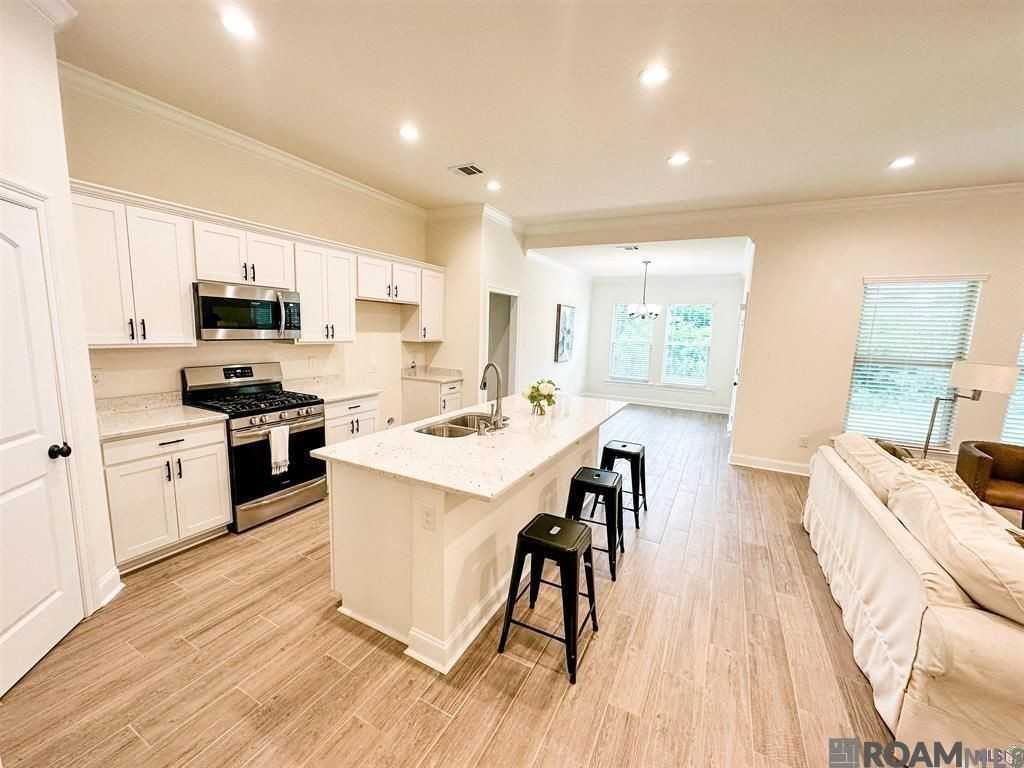 10904 Maitland Ave - Photo 3 of 15