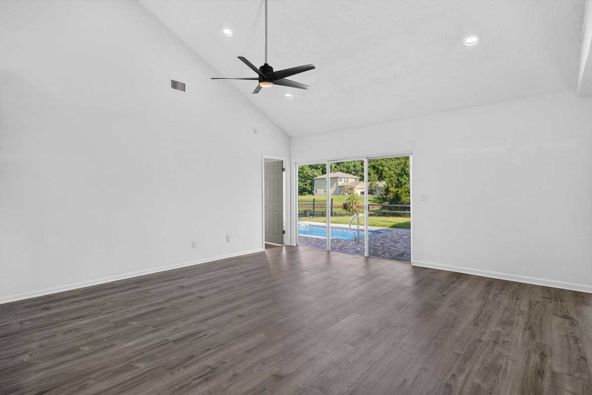 7812 Linkside Dr - Photo 4 of 43