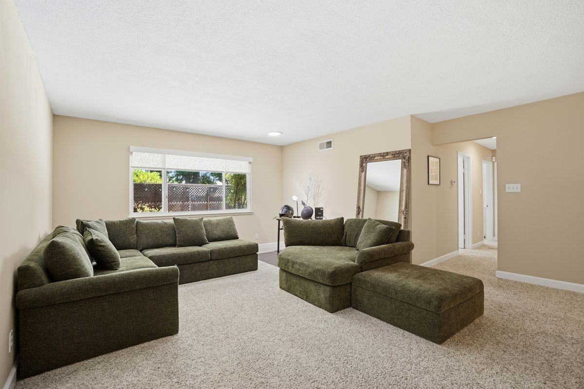 4657 Brenda Cir - Photo 7 of 49