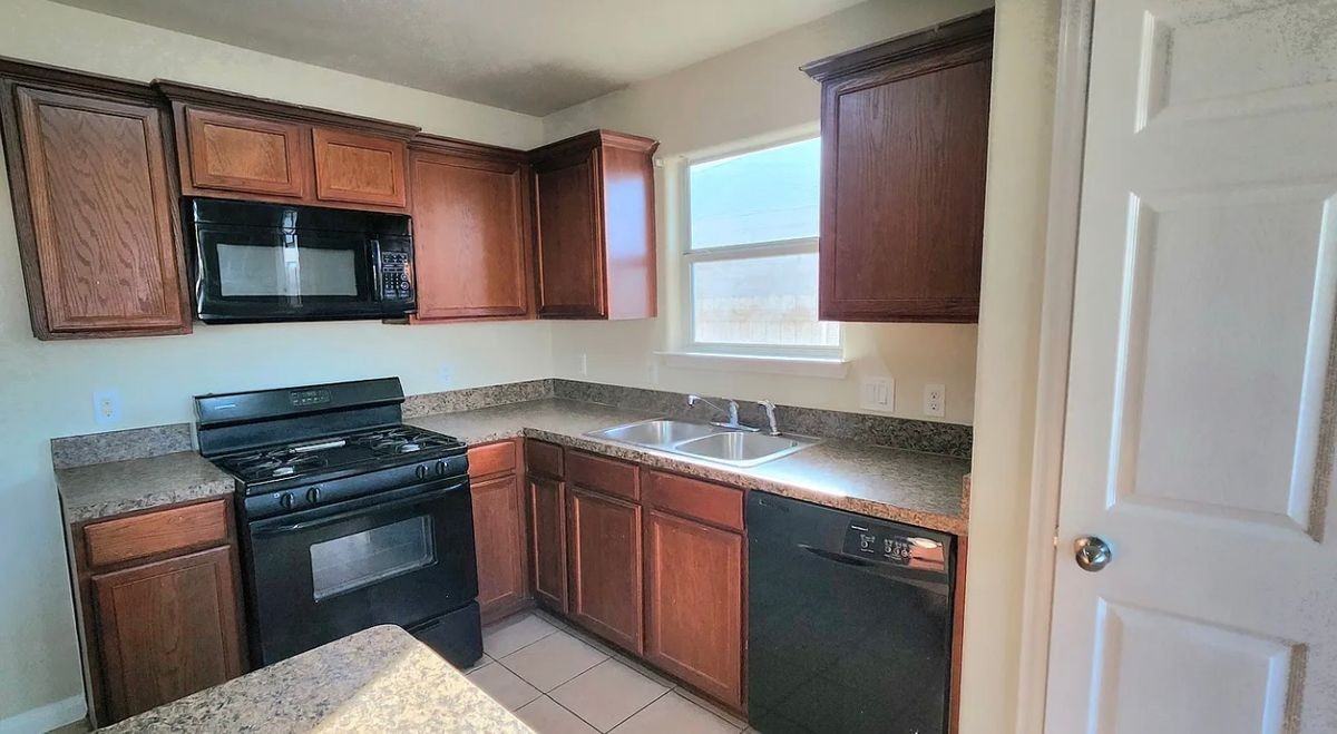 712 Lazy Crest Dr - Photo 3 of 21