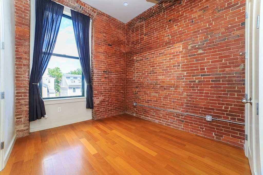125 B St ##3a - Photo 4 of 10