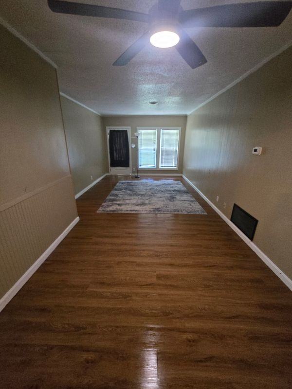 111 Bowie St - Photo 3 of 9