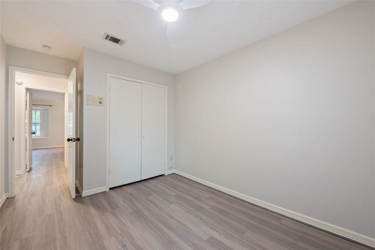 11805 Southlake Dr - Photo 2 of 27