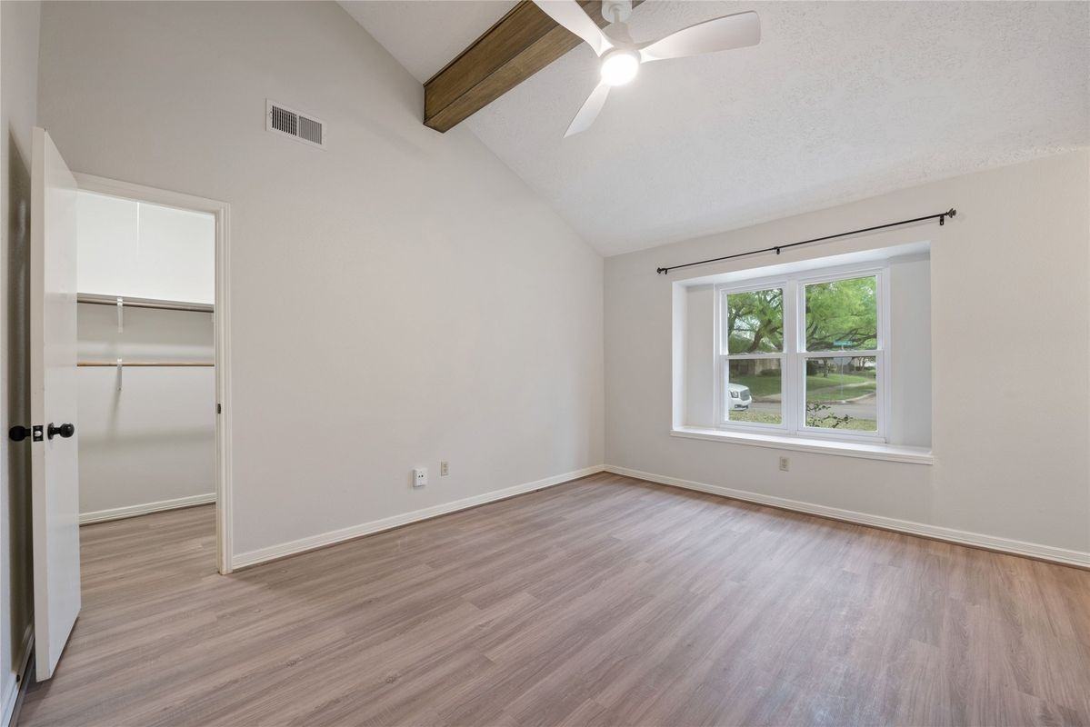 11805 Southlake Dr - Photo 4 of 27