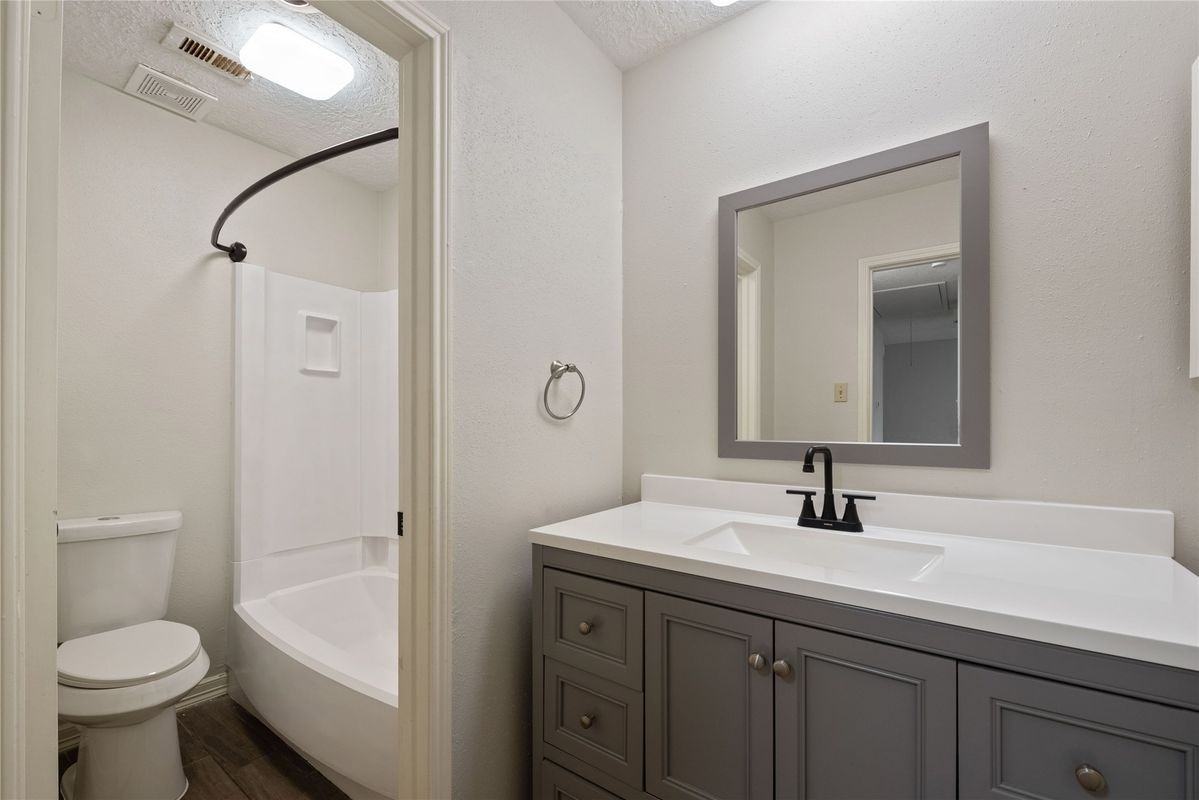 11805 Southlake Dr - Photo 5 of 27
