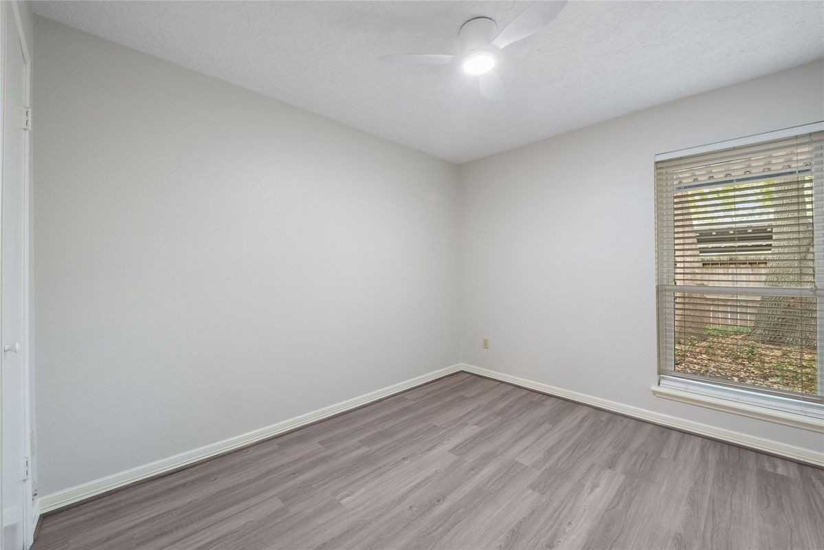 11805 Southlake Dr - Photo 6 of 27