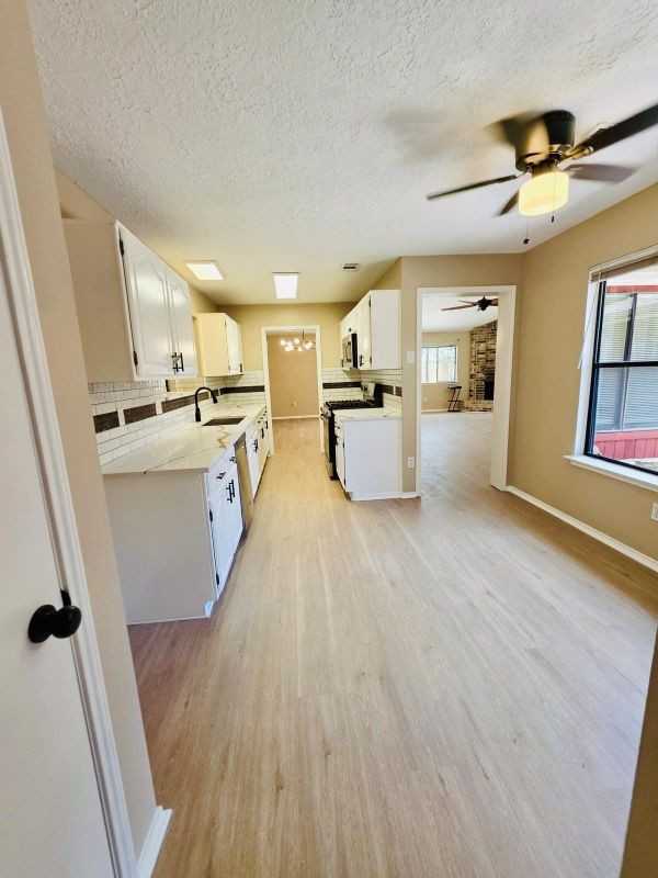 13438 Nevermore Dr - Photo 2 of 32