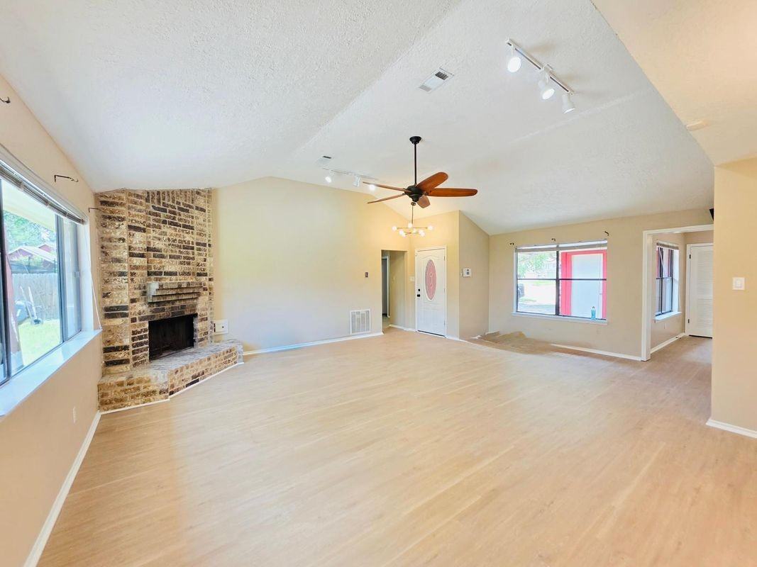 13438 Nevermore Dr - Photo 4 of 32