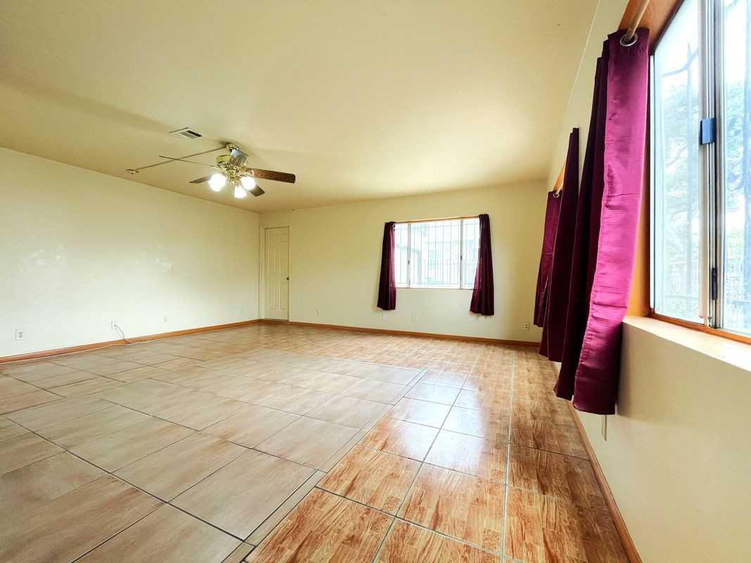 1349 Walnut Ave - Photo 2 of 24