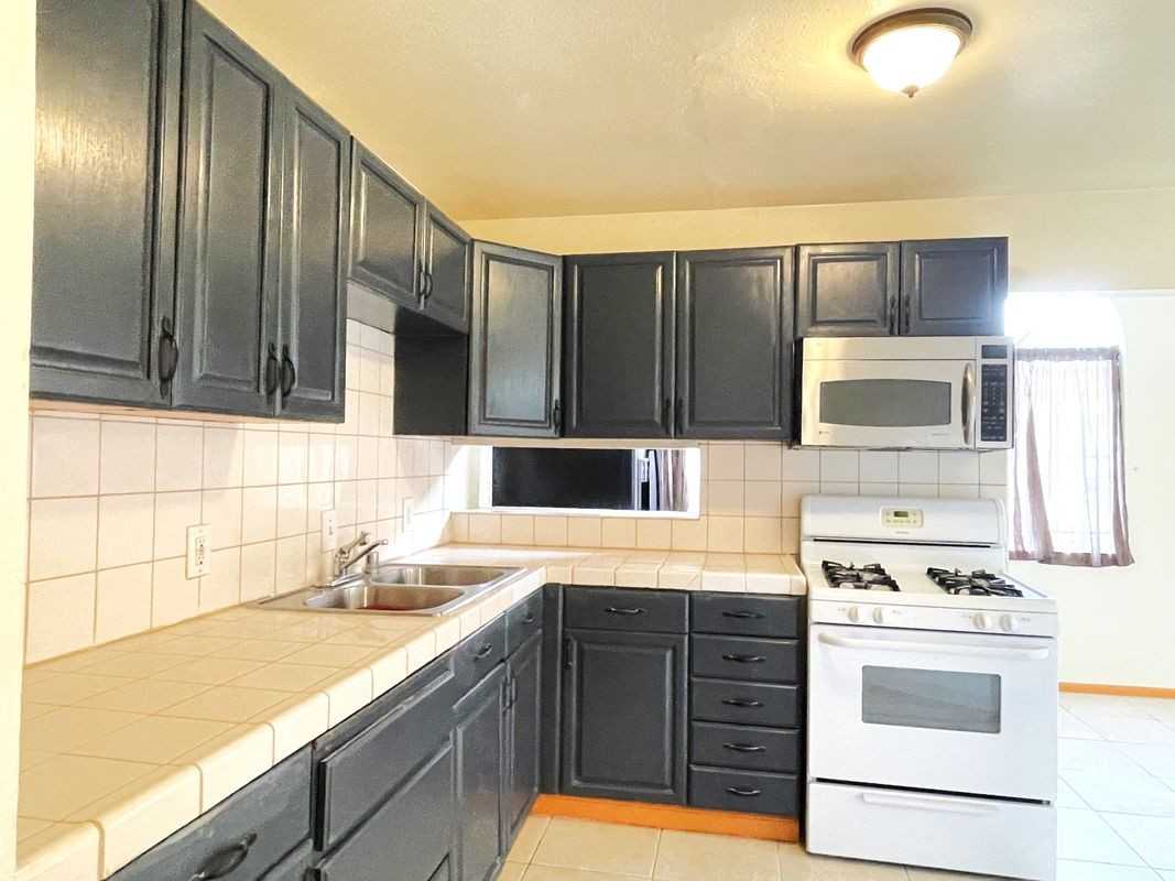 1349 Walnut Ave - Photo 3 of 24