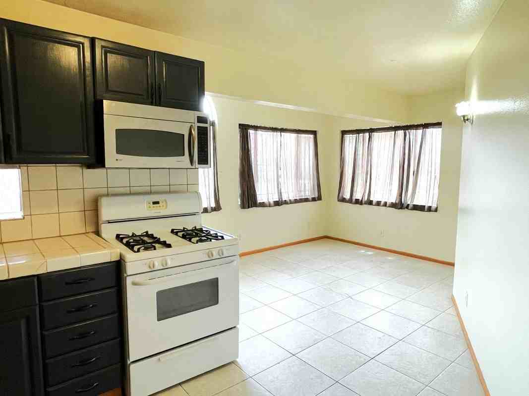 1349 Walnut Ave - Photo 6 of 24