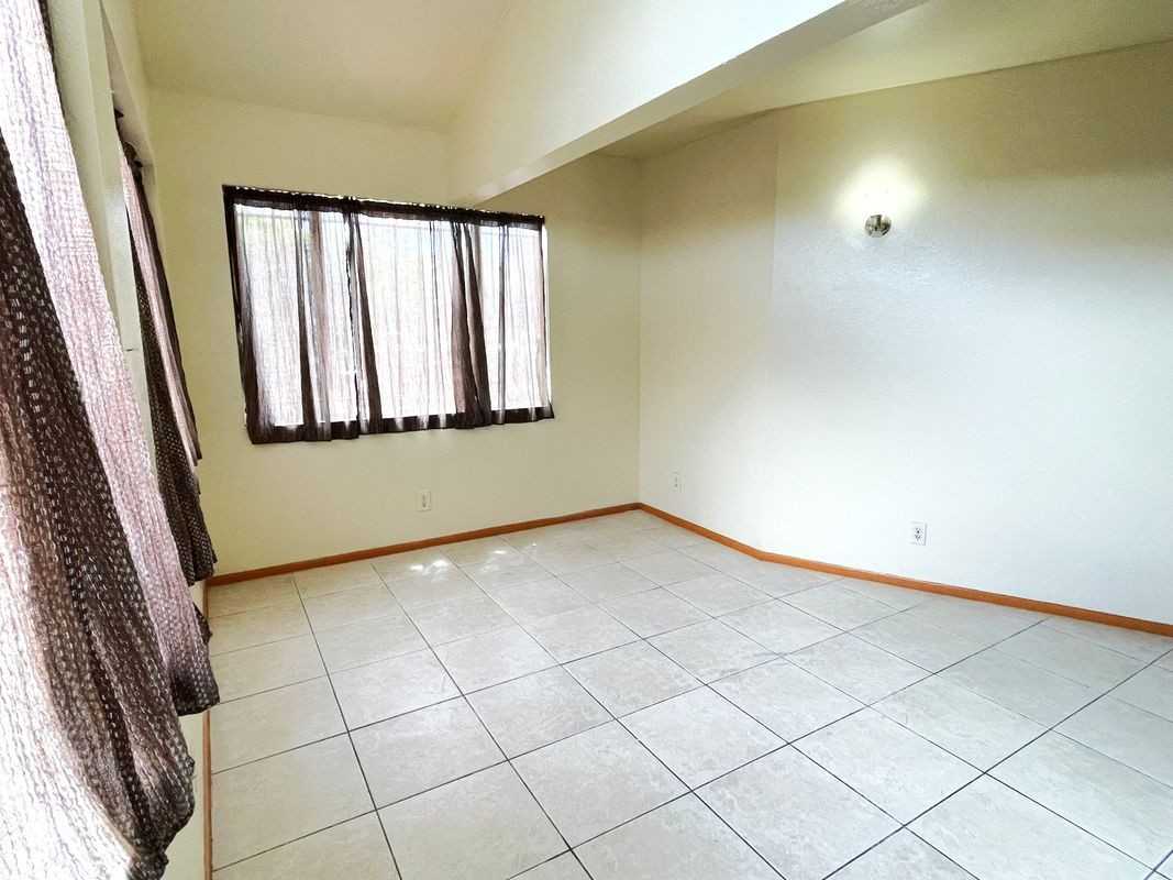 1349 Walnut Ave - Photo 7 of 24