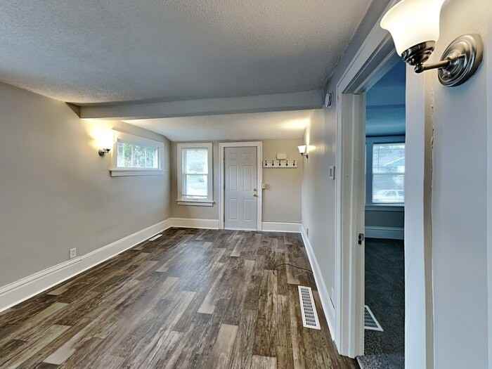 2068 Reaney Ave E - Photo 3 of 21