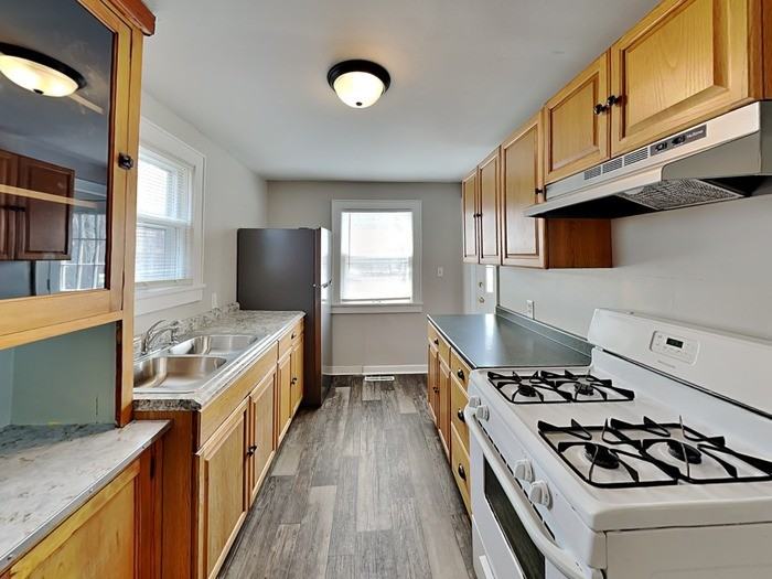 2068 Reaney Ave E - Photo 5 of 21