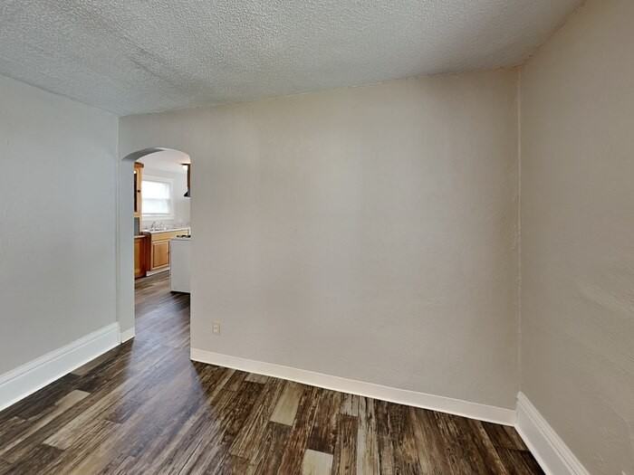 2068 Reaney Ave E - Photo 6 of 21