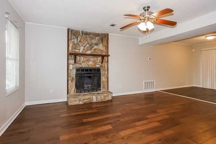 1911 Neptune Dr - Photo 4 of 17