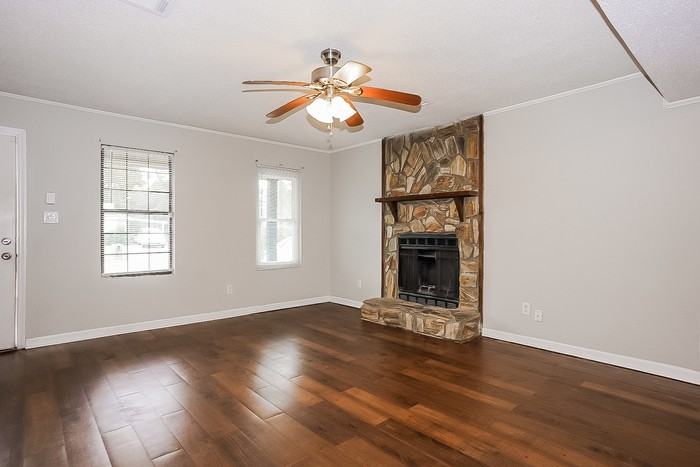 1911 Neptune Dr - Photo 5 of 17