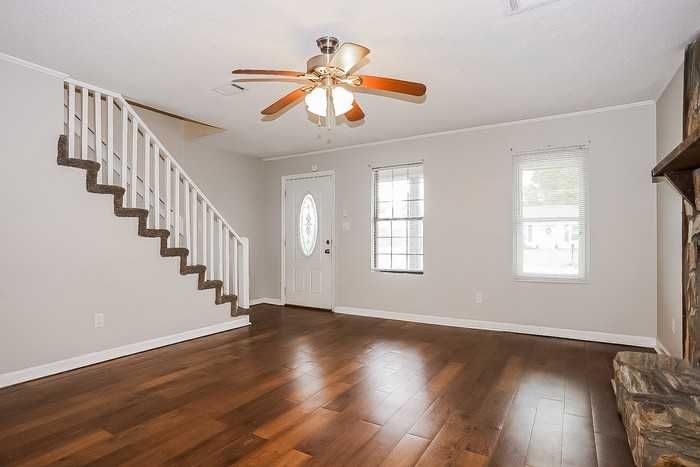 1911 Neptune Dr - Photo 6 of 17