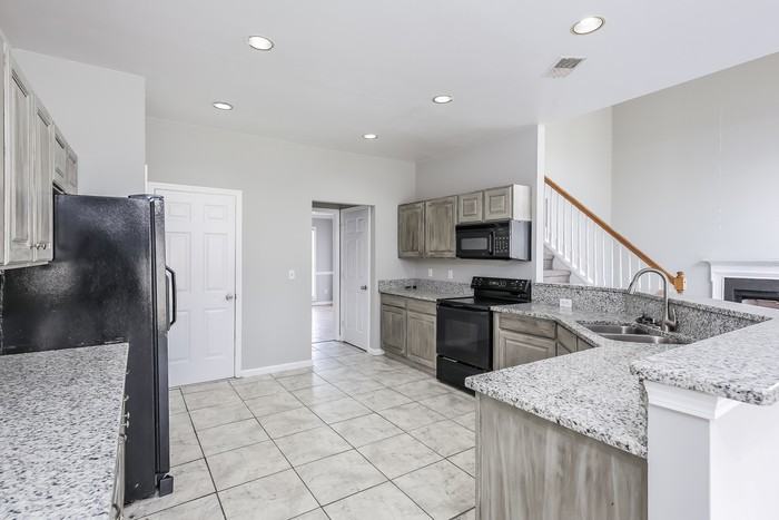 311 S Orchard Farms Ave - Photo 4 of 10