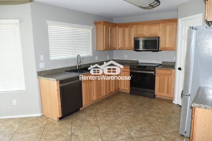 3282 W Belle Ave - Photo 5 of 19
