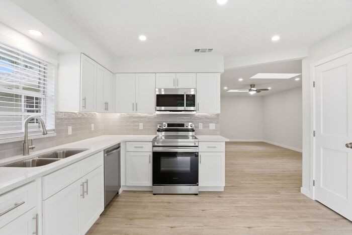 1092 Laurel Oaks Ct - Photo 7 of 27