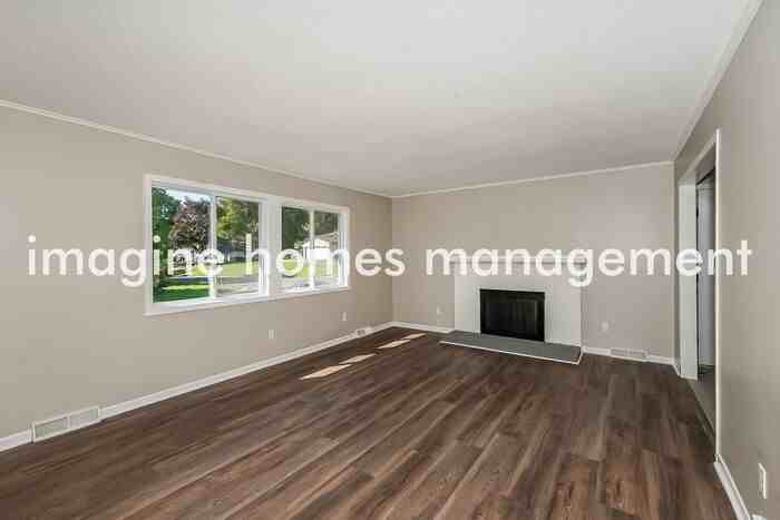 1323 Easter Ln - Photo 3 of 16