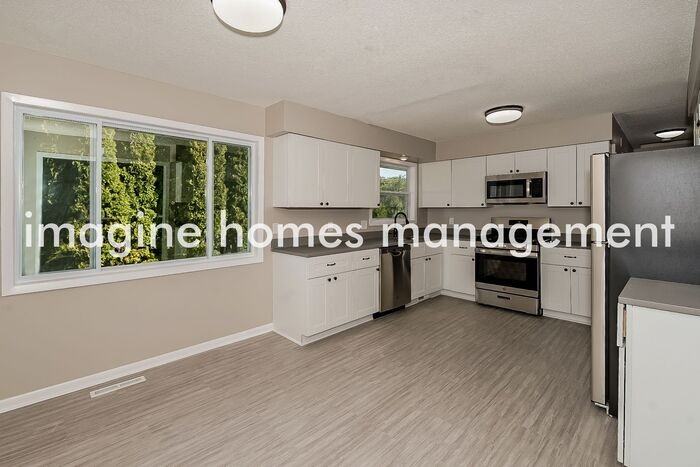 1323 Easter Ln - Photo 4 of 16