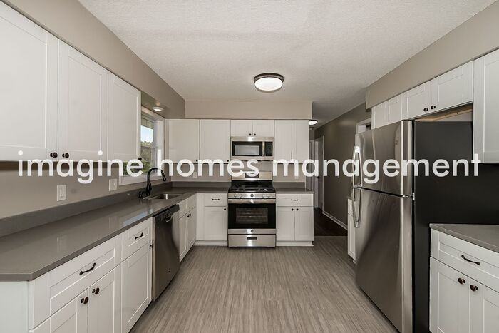 1323 Easter Ln - Photo 5 of 16