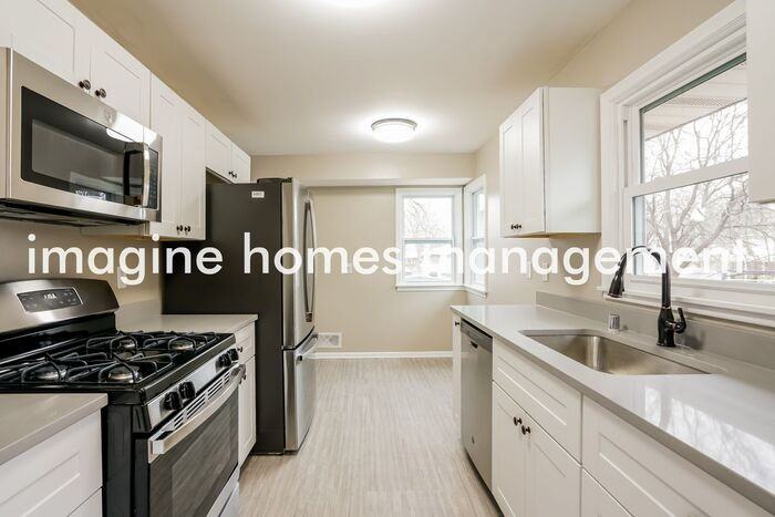 5024 Monroe St Ne - Photo 4 of 15