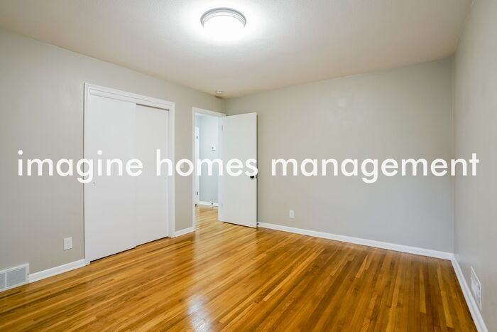 5024 Monroe St Ne - Photo 5 of 15