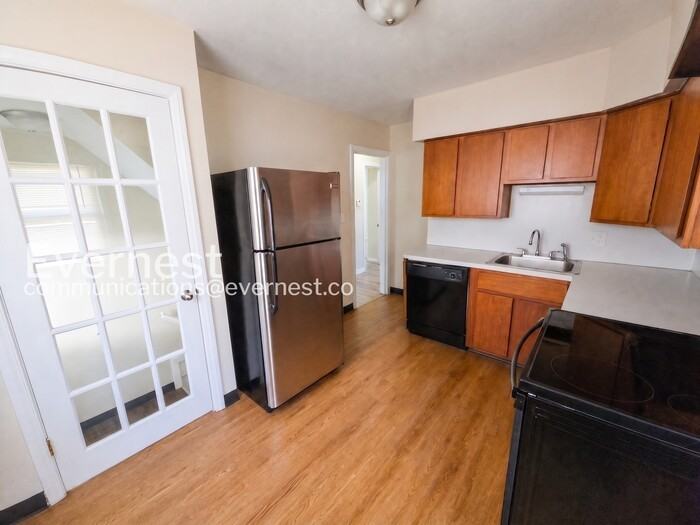 749 Racine Ave - Photo 2 of 28
